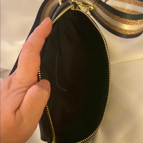 Chic Gold and Blue Crossbody Bag with Structured Design - Picture 4 of 7